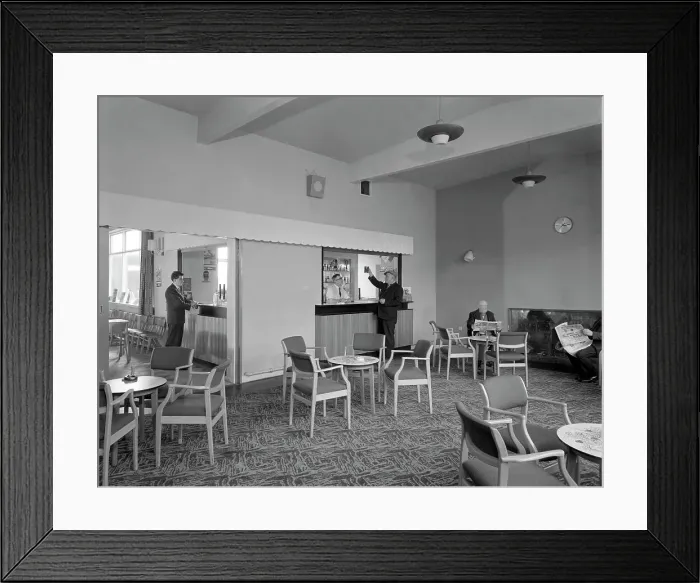 Framed Print : Clear beer at the miners welfare, Swinton, South Yorkshire, 1960 Framed Print : Clear beer at the miners welfare, Swinton, South Yorkshire, 1960