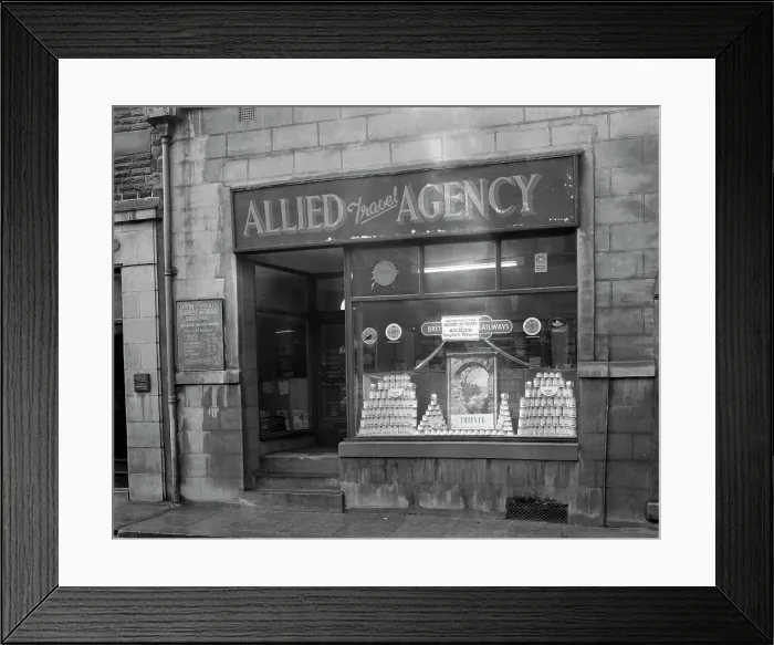 Framed Print : Heinz promotion in the Allied Travel Agency window, Mexborough, South Yorkshire, 1960 Framed Print : Heinz promotion in the Allied Travel Agency window, Mexborough, South Yorkshire, 1960
