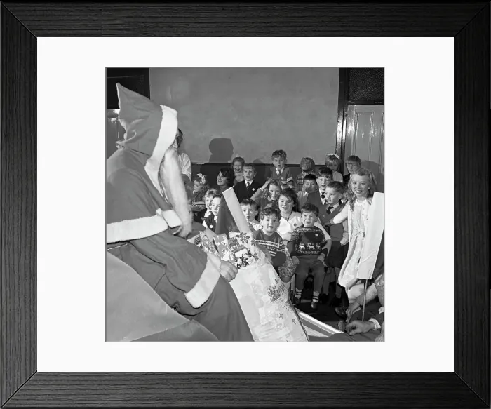 Framed Print : Santa Claus at a Methodist church in Swinton, South Yorkshire, 1964 Framed Print : Santa Claus at a Methodist church in Swinton, South Yorkshire, 1964