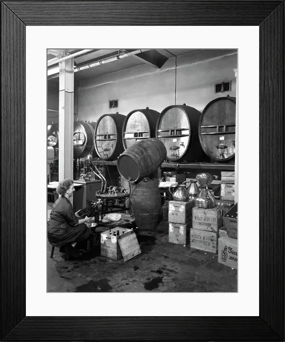 Framed Print : Whisky blending at Wiley & Co, Sheffield, South Yorkshire, 1960 Framed Print : Whisky blending at Wiley & Co, Sheffield, South Yorkshire, 1960