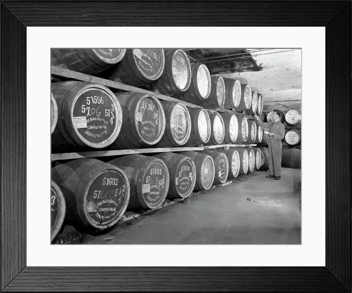 Framed Print : Whiskey blending at Wiley & Co, a Sheffield bonded warehouse, South Yorkshire, 1960 Framed Print : Whiskey blending at Wiley & Co, a Sheffield bonded warehouse, South Yorkshire, 1960