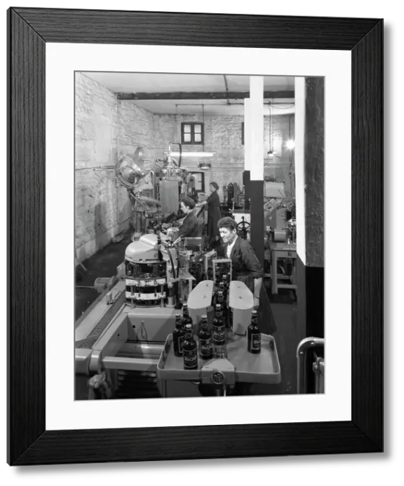 Framed Print : The final stages of bottling whisky at Wiley & Co, Sheffield, South Yorkshire, 1960 Framed Print : The final stages of bottling whisky at Wiley & Co, Sheffield, South Yorkshire, 1960