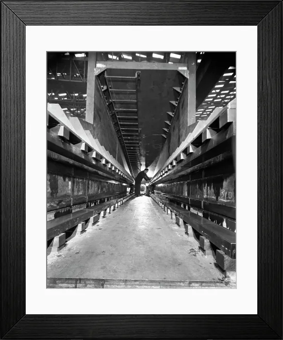 Framed Print : Engineer working at Husband & Co, Chesterfield, Derbyshire, 1962 Framed Print : Engineer working at Husband & Co, Chesterfield, Derbyshire, 1962