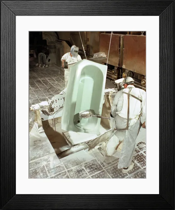 Framed Print : Enamelling a steel bath at Ideal Standard, Hull, Humberside, 1967 Framed Print : Enamelling a steel bath at Ideal Standard, Hull, Humberside, 1967