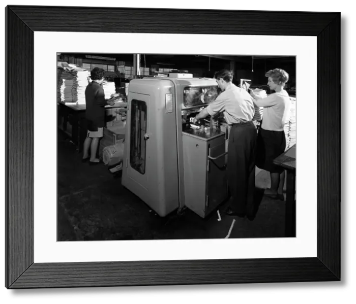 Framed Print : Workers at a printing company, Mexborough, South Yorkshire, 1959 Framed Print : Workers at a printing company, Mexborough, South Yorkshire, 1959