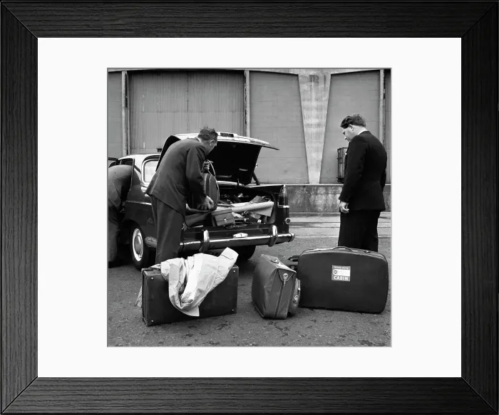 Framed Print : A 1961 Austin Westminster being loaded with luggage on Amsterdam docks, Netherlands 1963 Framed Print : A 1961 Austin Westminster being loaded with luggage on Amsterdam docks, Netherlands 1963