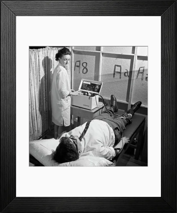 Framed Print : Nurse using a Cardiopan machine, Rotherham, South Yorkshire, 1967 Framed Print : Nurse using a Cardiopan machine, Rotherham, South Yorkshire, 1967