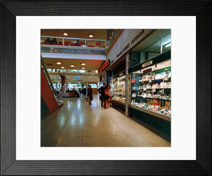 Framed Print : H Samuels jewellers in the new Arndale Centre, Doncaster, South Yorkshire, 1969 Framed Print : H Samuels jewellers in the new Arndale Centre, Doncaster, South Yorkshire, 1969