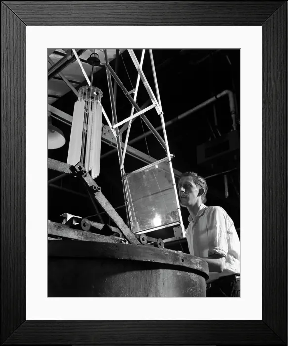Framed Print : Heat treating hacksaw blades, Slack Sellers & Co Ltd, Sheffield, South Yorkshire, 1963 Framed Print : Heat treating hacksaw blades, Slack Sellers & Co Ltd, Sheffield, South Yorkshire, 1963