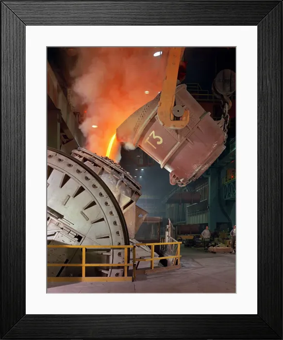 Framed Print : Pouring molten iron into a Kaldo unit, Park Gate Iron & Steel Co, Rotherham, South Yorkshire Framed Print : Pouring molten iron into a Kaldo unit, Park Gate Iron & Steel Co, Rotherham, South Yorkshire