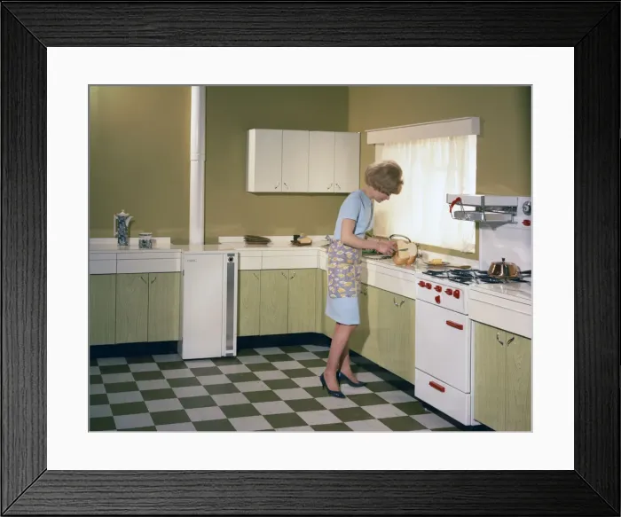 Framed Print : Kitchen scene, Warwick, Warwickshire, 1966. Artist: Michael Walters Framed Print : Kitchen scene, Warwick, Warwickshire, 1966. Artist: Michael Walters
