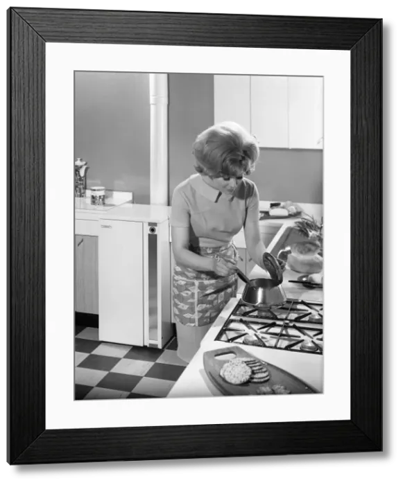 Framed Print : Kitchen scene, Warwick, Warwickshire, 1966. Artist: Michael Walters Framed Print : Kitchen scene, Warwick, Warwickshire, 1966. Artist: Michael Walters