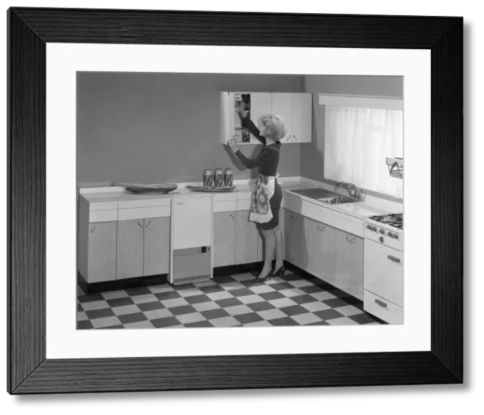 Framed Print : Kitchen scene, Warwick, Warwickshire, 1966. Artist: Michael Walters Framed Print : Kitchen scene, Warwick, Warwickshire, 1966. Artist: Michael Walters