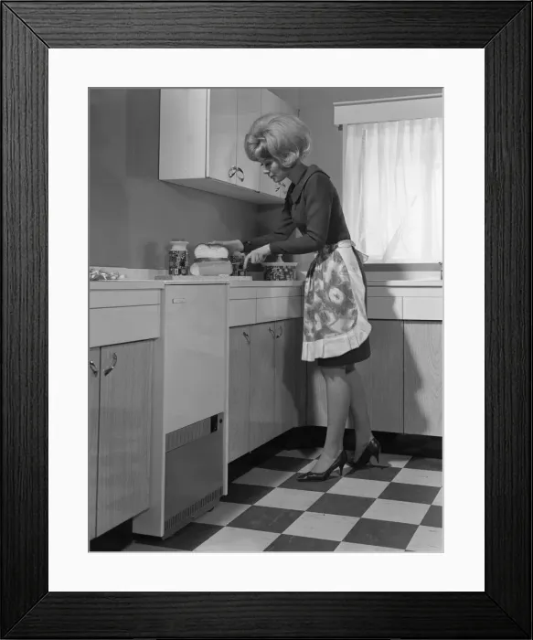Framed Print : Kitchen scene, Warwick, Warwickshire, 1966. Artist: Michael Walters Framed Print : Kitchen scene, Warwick, Warwickshire, 1966. Artist: Michael Walters