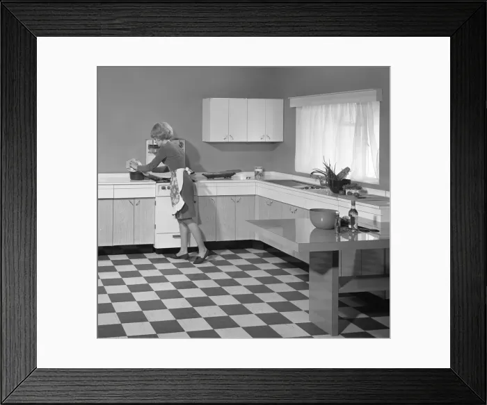 Framed Print : Kitchen scene, Warwick, Warwickshire, 1966. Artist: Michael Walters Framed Print : Kitchen scene, Warwick, Warwickshire, 1966. Artist: Michael Walters