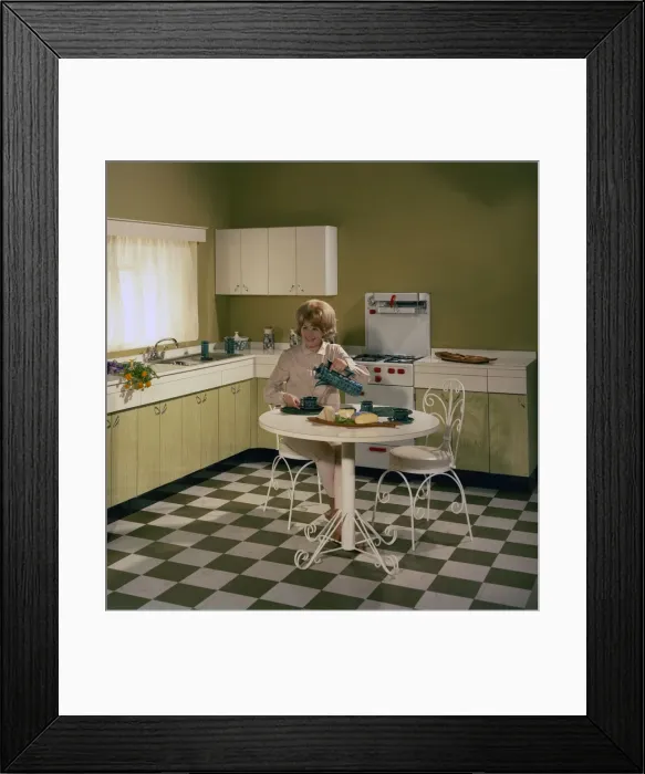 Framed Print : Kitchen scene, Warwick, Warwickshire, 1966. Artist: Michael Walters Framed Print : Kitchen scene, Warwick, Warwickshire, 1966. Artist: Michael Walters