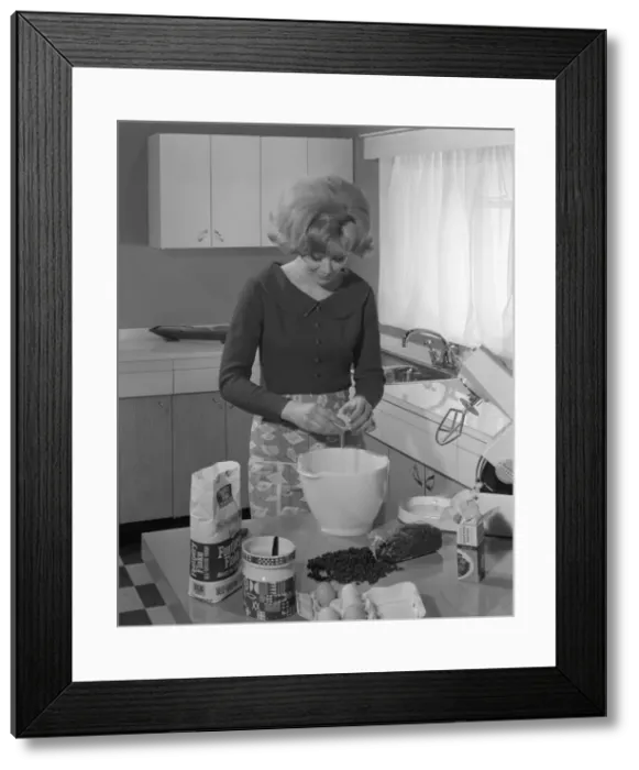 Framed Print : Kitchen scene, Warwick, Warwickshire, 1966. Artist: Michael Walters Framed Print : Kitchen scene, Warwick, Warwickshire, 1966. Artist: Michael Walters