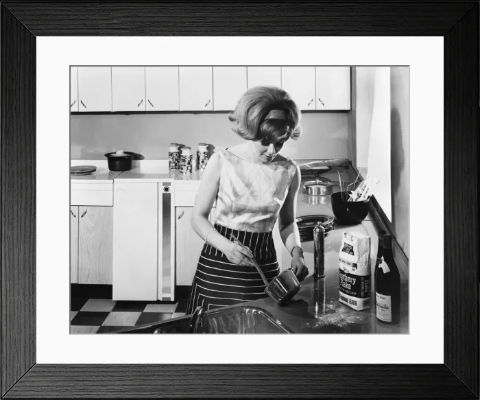 Framed Print : Kitchen scene, Warwick, Warwickshire, 1966. Artist: Michael Walters Framed Print : Kitchen scene, Warwick, Warwickshire, 1966. Artist: Michael Walters