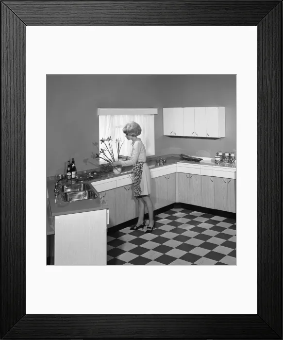 Framed Print : Kitchen scene, Warwick, Warwickshire, 1966. Artist: Michael Walters Framed Print : Kitchen scene, Warwick, Warwickshire, 1966. Artist: Michael Walters