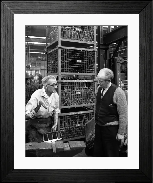 Framed Print : Garden tool production, Brades Tools, Sheffield, South Yorkshire, 1966 Framed Print : Garden tool production, Brades Tools, Sheffield, South Yorkshire, 1966