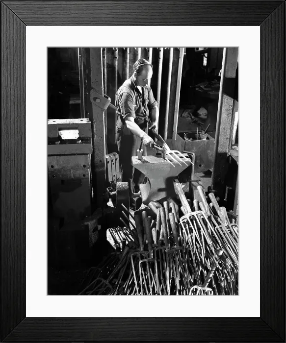 Framed Print : Beating hot garden forks, Ward & Payne Ltd, Sheffield, South Yorkshire, 1965 Framed Print : Beating hot garden forks, Ward & Payne Ltd, Sheffield, South Yorkshire, 1965