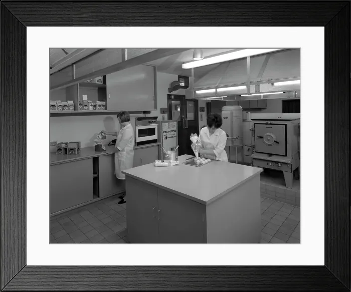 Framed Print : Experimental catering kitchen, Batchelors Foods, Sheffield, South Yorkshire, 1966 Framed Print : Experimental catering kitchen, Batchelors Foods, Sheffield, South Yorkshire, 1966