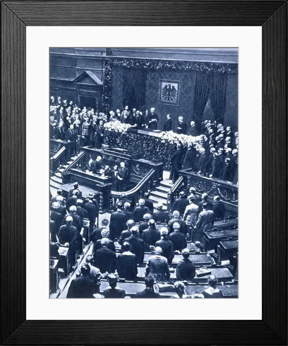 Framed Print : Swearing-in ceremony of President Field Marshal von Hindenburg, Berlin, 12th May, 1925 Framed Print : Swearing-in ceremony of President Field Marshal von Hindenburg, Berlin, 12th May, 1925