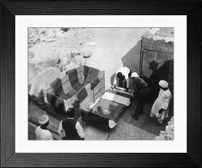 Framed Print : Archaeologists working at the Tomb of Tutankhamun, Valley of the Kings, Egypt, 1922 Framed Print : Archaeologists working at the Tomb of Tutankhamun, Valley of the Kings, Egypt, 1922
