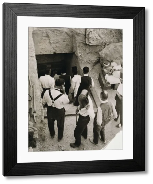 Framed Print : A party going down the steps to the tomb of Tutankhamun, Valley of the Kings, Egypt, 1923 Framed Print : A party going down the steps to the tomb of Tutankhamun, Valley of the Kings, Egypt, 1923