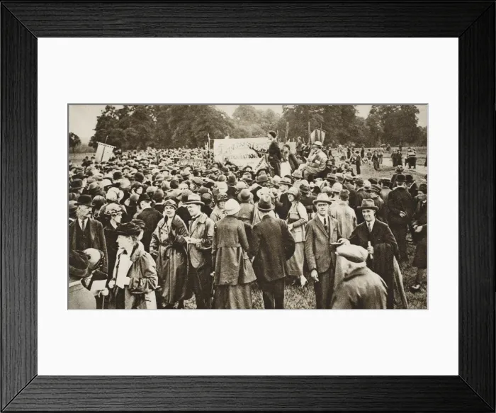 Framed Print : Anti-war meeting at Speakers Corner, near Marble Arch, Hyde Park, London, c1920s-c1930s(?) Framed Print : Anti-war meeting at Speakers Corner, near Marble Arch, Hyde Park, London, c1920s-c1930s(?)