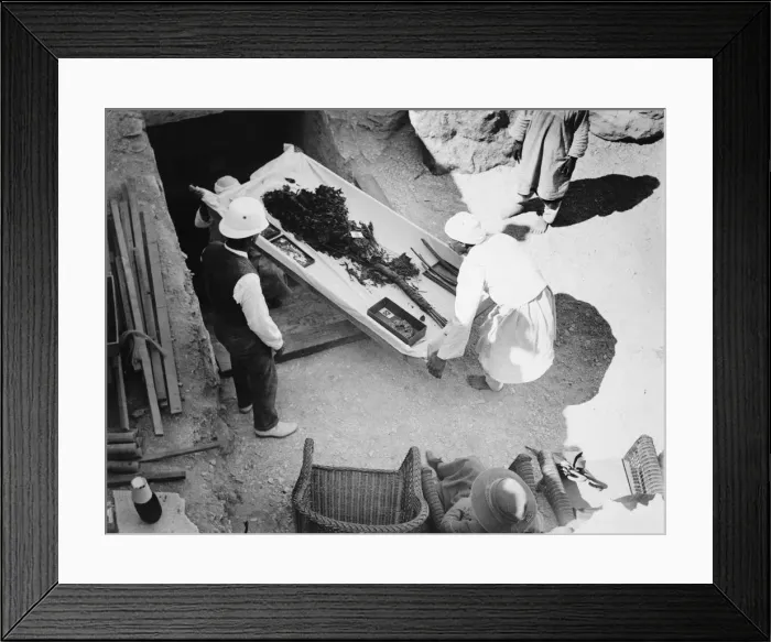 Framed Print : Funeral bouquet being removed from the tomb of Tutankhamun, Valley of the Kings, Egyp, 1922 Framed Print : Funeral bouquet being removed from the tomb of Tutankhamun, Valley of the Kings, Egyp, 1922