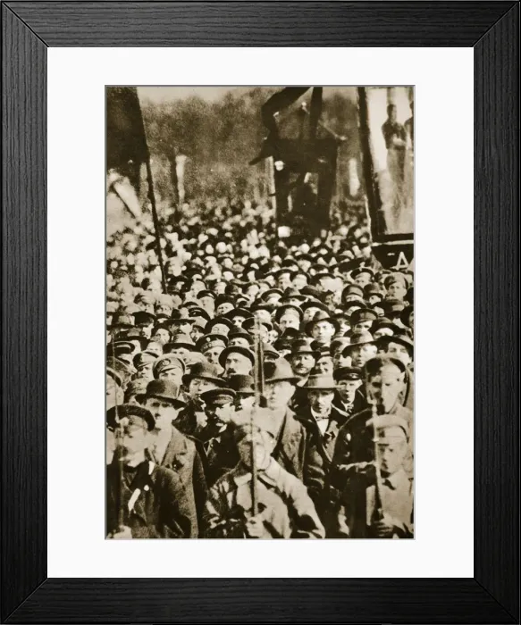 Framed Print : Russian revolutionaries in Petrograd (St Petersburg), Russia, 1917 Framed Print : Russian revolutionaries in Petrograd (St Petersburg), Russia, 1917