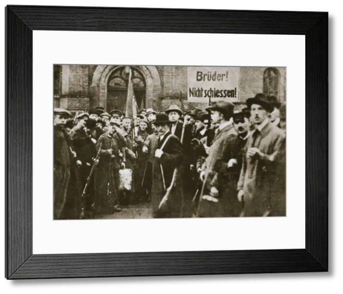 Framed Print : Brothers, Don t Shoot!, placard during the German Revolution, Berlin, c1918-c1919