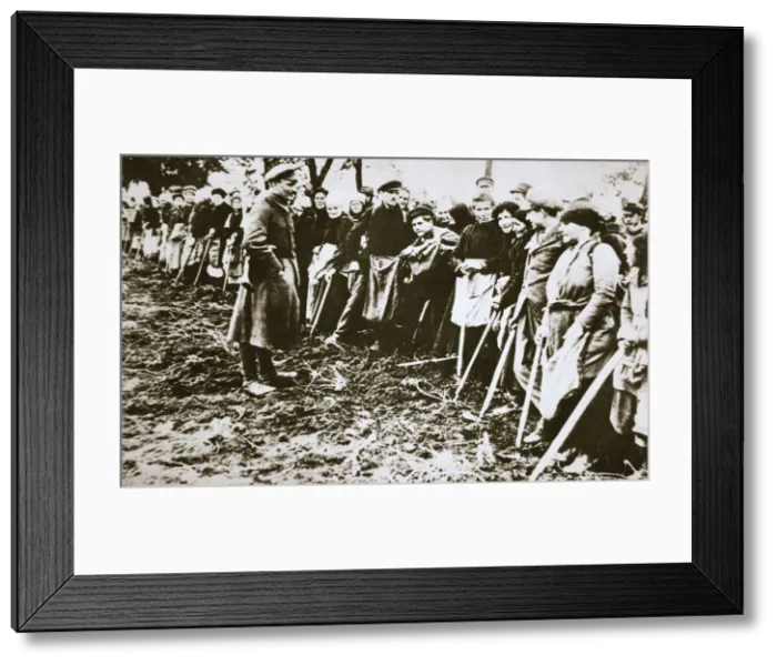 Framed Print : Townsfolk wait to scour the fields for potatoes left by farmers, Germany, World War I, c1914-c1918 Framed Print : Townsfolk wait to scour the fields for potatoes left by farmers, Germany, World War I, c1914-c1918