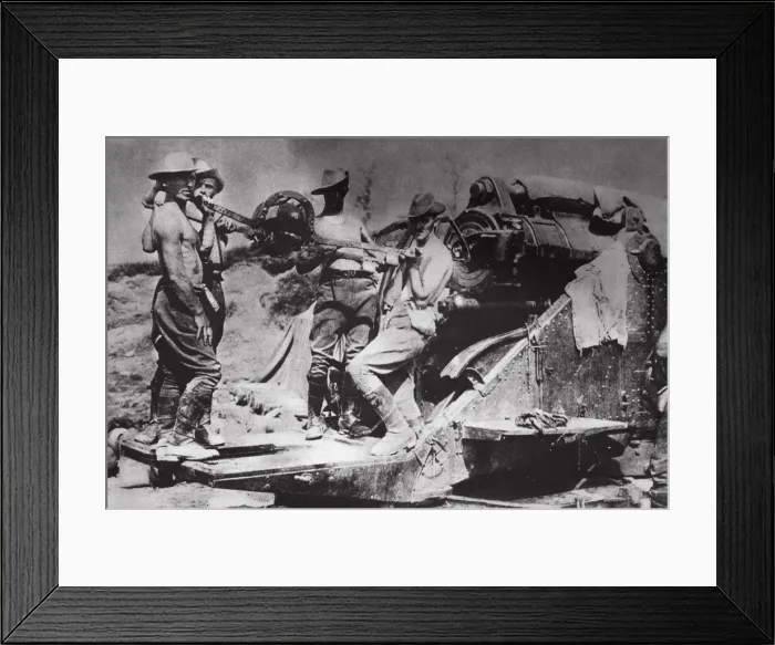 Framed Print : Australian howitzer on the Somme front, World War I, c1914-c1918 Framed Print : Australian howitzer on the Somme front, World War I, c1914-c1918