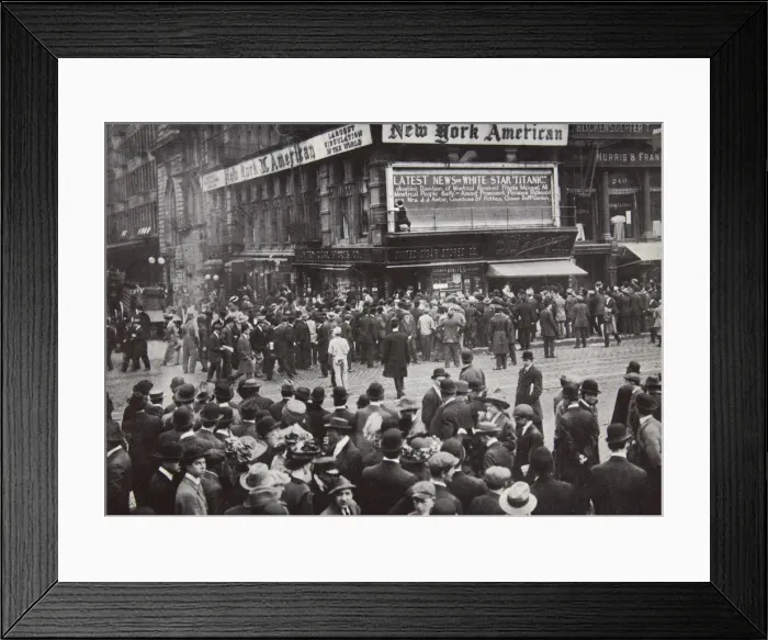 Framed Print : Reports of the sinking of the Titanic arrive in New York, USA, April 1912 Artist Framed Print : Reports of the sinking of the Titanic arrive in New York, USA, April 1912 Artist