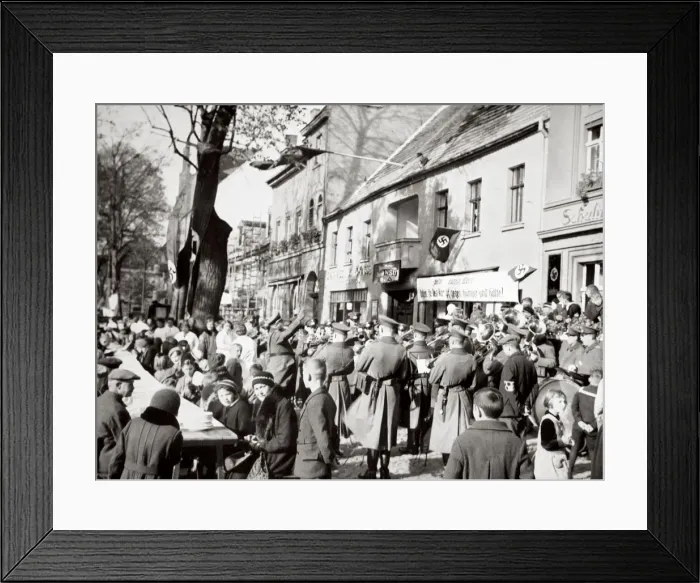 Framed Print : The poor enjoying a one-dish meal to the strains of music, Germany, 1936 Framed Print : The poor enjoying a one-dish meal to the strains of music, Germany, 1936
