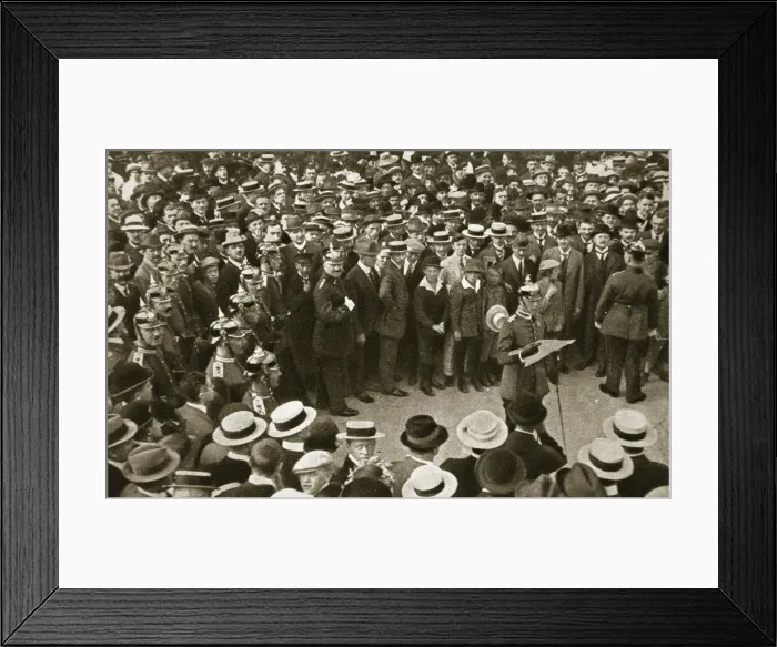 Framed Print : The Kaisers proclamation of war being read out, Berlin, Germany, 4 August 1914 Framed Print : The Kaisers proclamation of war being read out, Berlin, Germany, 4 August 1914
