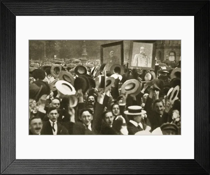 Framed Print : Crowd celebrating the Kaisers proclamation of war against Great Britain, Berlin, 4 August, 1914 Framed Print : Crowd celebrating the Kaisers proclamation of war against Great Britain, Berlin, 4 August, 1914