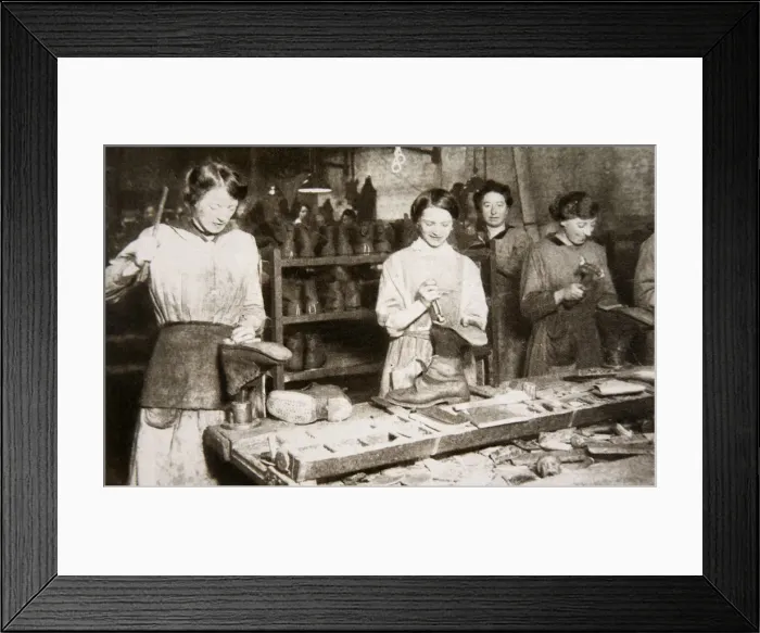 Framed Print : Women working in a boot repairing factory, Old Kent Road, London, World War I, c1914-c1918
