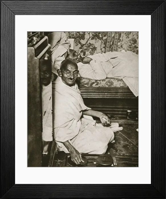 Framed Print : Mahatma Gandhi visiting London for Round Table conferences, September 1931. Artist Framed Print : Mahatma Gandhi visiting London for Round Table conferences, September 1931. Artist