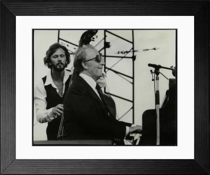 Framed Print : George Shearing and Brian Torff on stage at the Capital Radio Jazz Festival, Alexandra Palace Framed Print : George Shearing and Brian Torff on stage at the Capital Radio Jazz Festival, Alexandra Palace