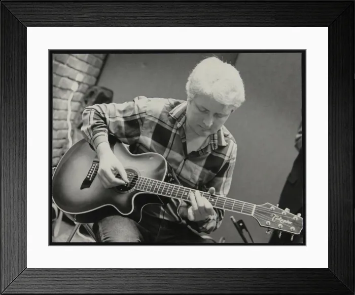 Framed Print : Guitarist Dave Cliff playing at The Fairway, Welwyn Garden City, Hertfordshire, 28 April 1991 Framed Print : Guitarist Dave Cliff playing at The Fairway, Welwyn Garden City, Hertfordshire, 28 April 1991