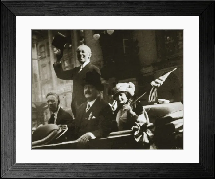 Framed Print : Woodrow Wilson returns from Paris after the signing of the Treaty of Versailles, 1919 Framed Print : Woodrow Wilson returns from Paris after the signing of the Treaty of Versailles, 1919