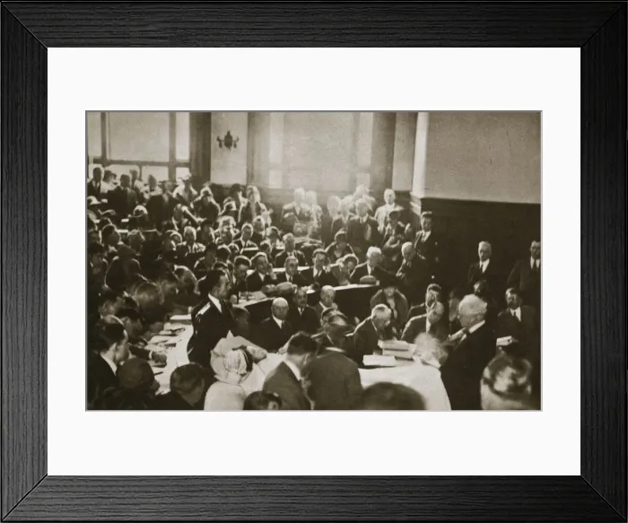 Framed Print : The Pig-Woman testifies in the Hall-Mills Trial, Somerville, New Jersey, USA, 1926 Framed Print : The Pig-Woman testifies in the Hall-Mills Trial, Somerville, New Jersey, USA, 1926