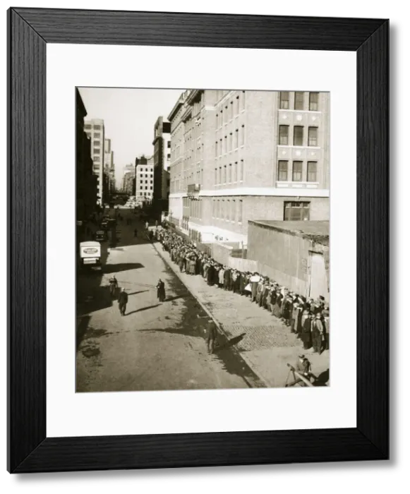 Framed Print : The breadline, a visible sign of poverty during the Great Depression, USA, 1930s Artist Framed Print : The breadline, a visible sign of poverty during the Great Depression, USA, 1930s Artist