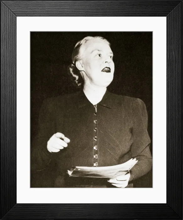 Framed Print : Dorothy Thompson, American journalist, c1930s(?) Framed Print : Dorothy Thompson, American journalist, c1930s(?)