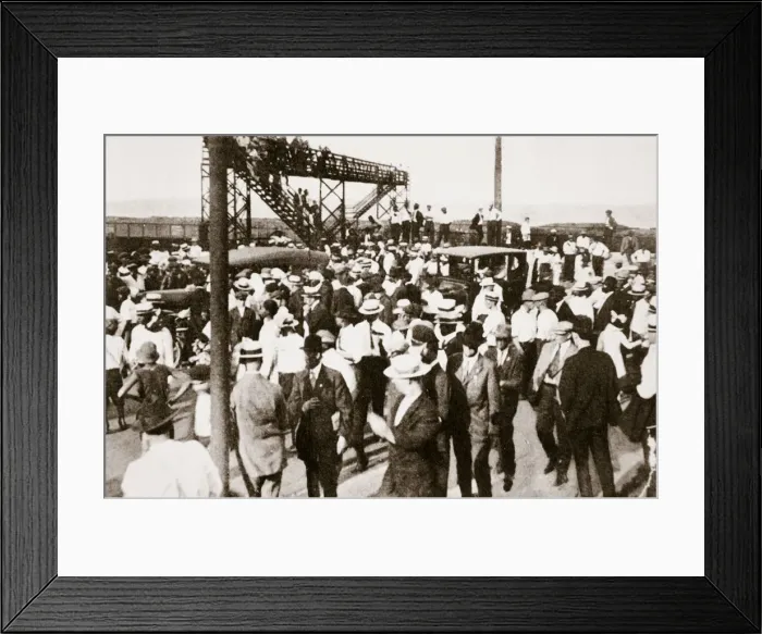 Framed Print : African Americans and whites leaving the beach as trouble begins, Chicago, Illinois, USA, c1919 Framed Print : African Americans and whites leaving the beach as trouble begins, Chicago, Illinois, USA, c1919