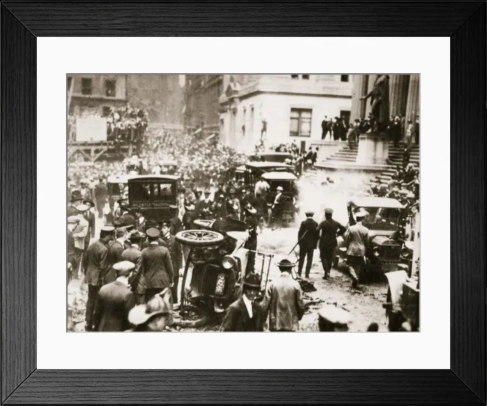 Framed Print : Bomb blast opposite the offices of JP Morgan & Co, New York, USA, 16 September, 1920 Framed Print : Bomb blast opposite the offices of JP Morgan & Co, New York, USA, 16 September, 1920