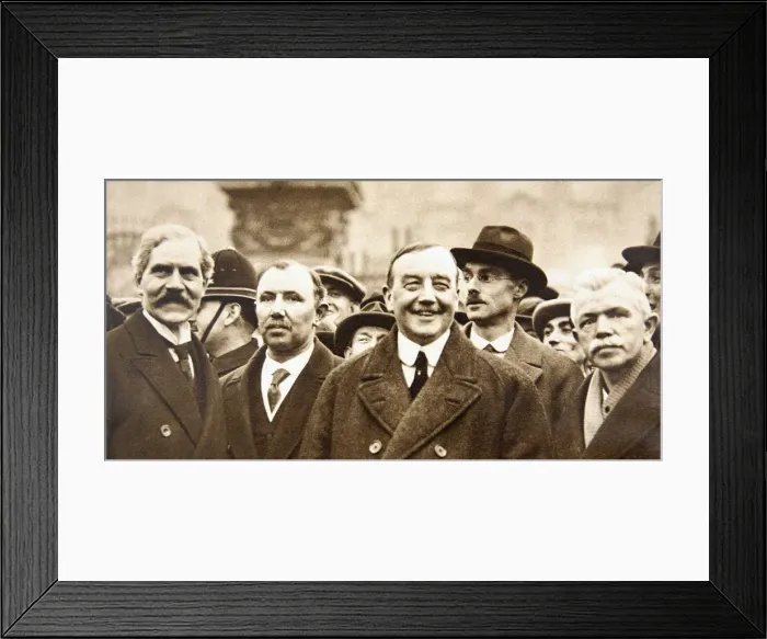 Framed Print : Members of Britains first Labour Government, after leaving Buckingham Palace, London, 1924 Framed Print : Members of Britains first Labour Government, after leaving Buckingham Palace, London, 1924